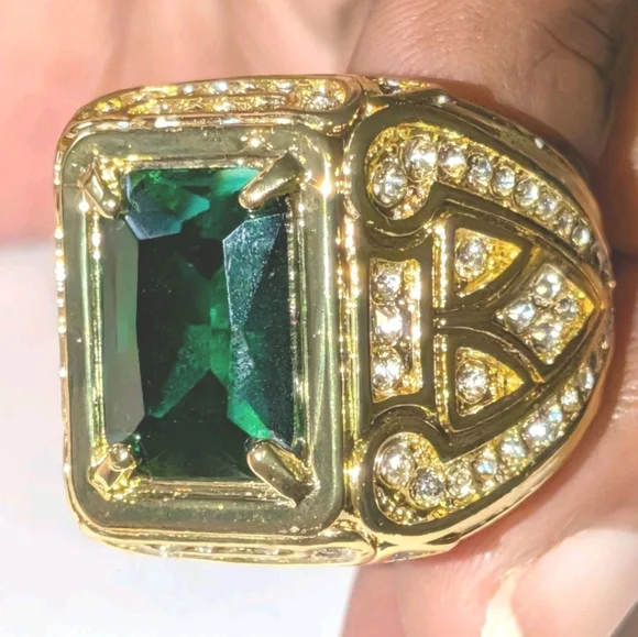 Elegant Green and Gold mens Ring Sz 13